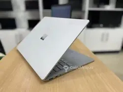 Machine Surface Laptop i5