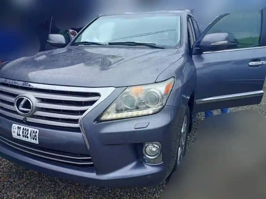 Lexus LX - Vue 3