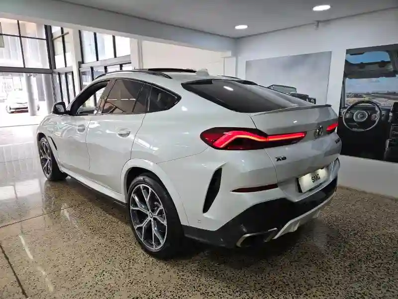 BMW X6 M - Vue 3