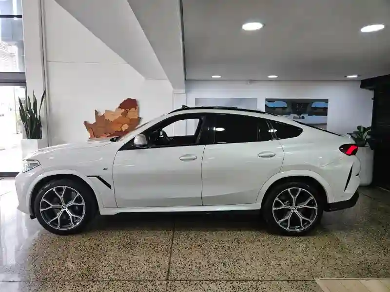 BMW X6 M - Vue 6