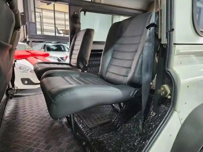 Land Rover Defender - Vue 2