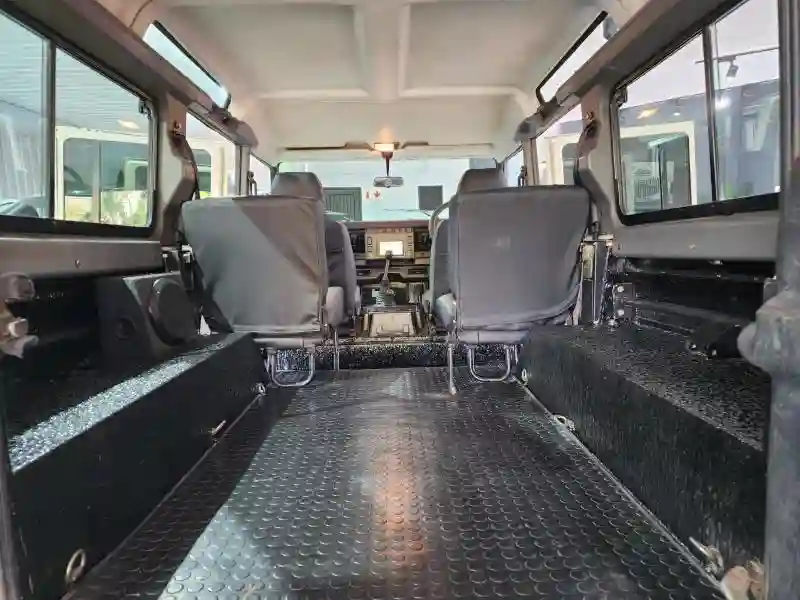 Land Rover Defender - Vue 3