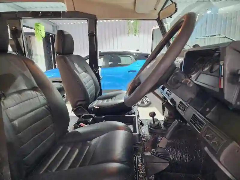 Land Rover Defender - Vue 4