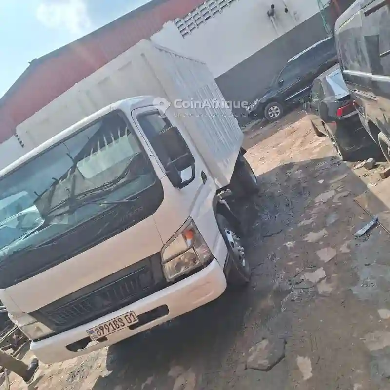 Camion Mitsubishi 2015 - Vue 1