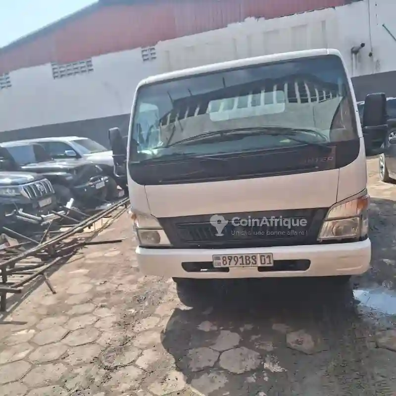 Camion Mitsubishi 2015 - Vue 2