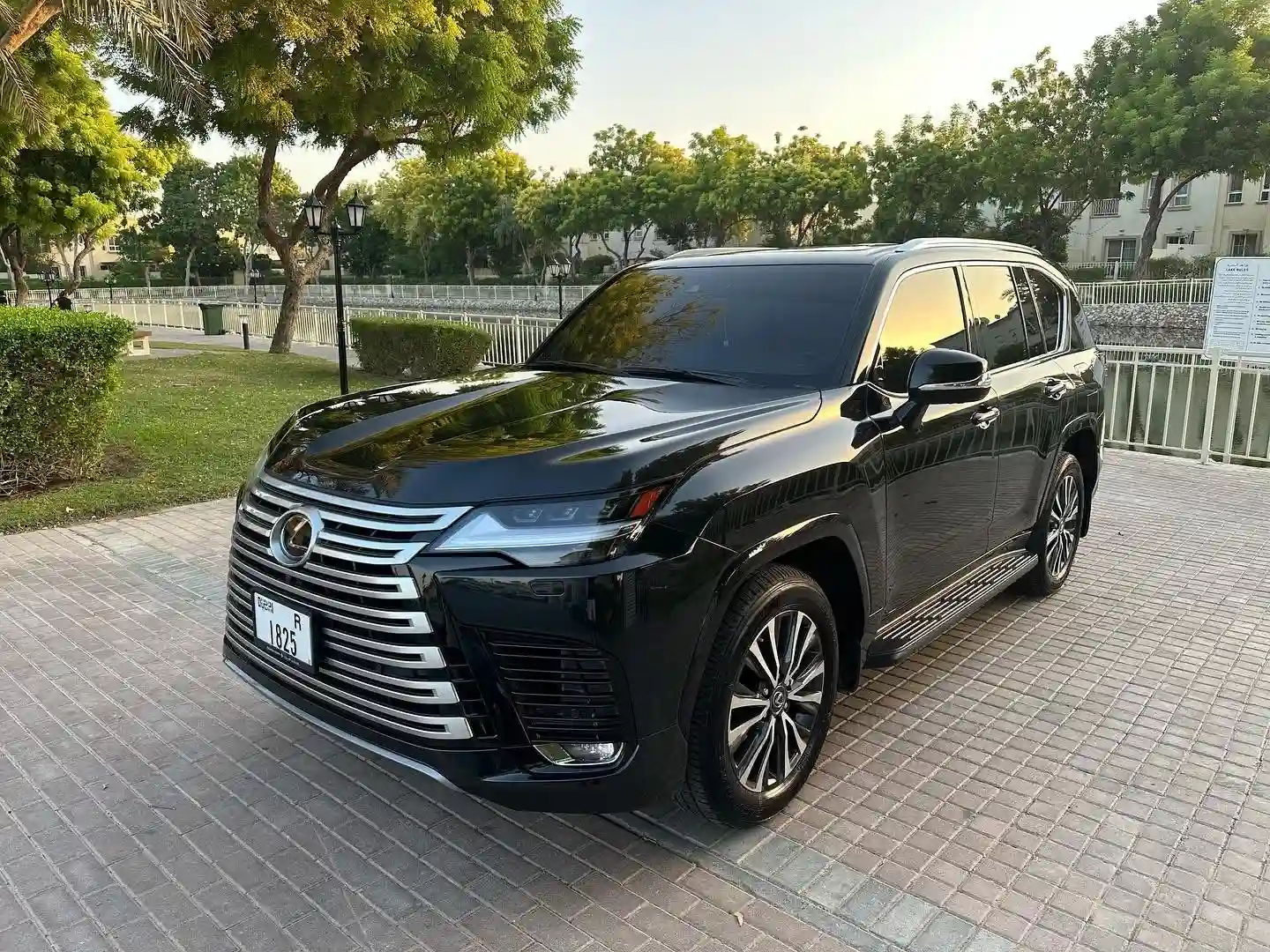 Lexus LX 570 - Vue 1