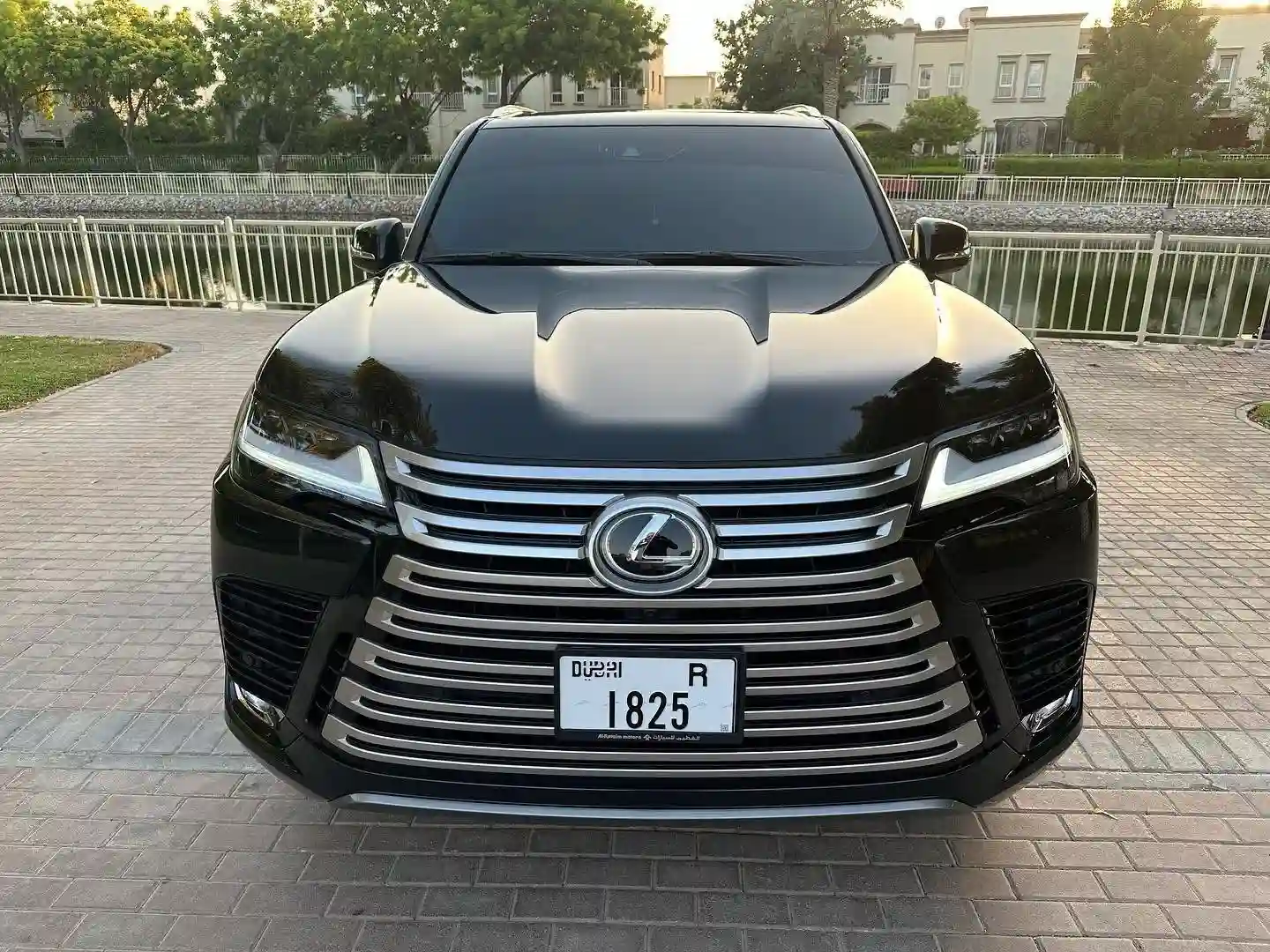 Lexus LX 570 - Vue 3