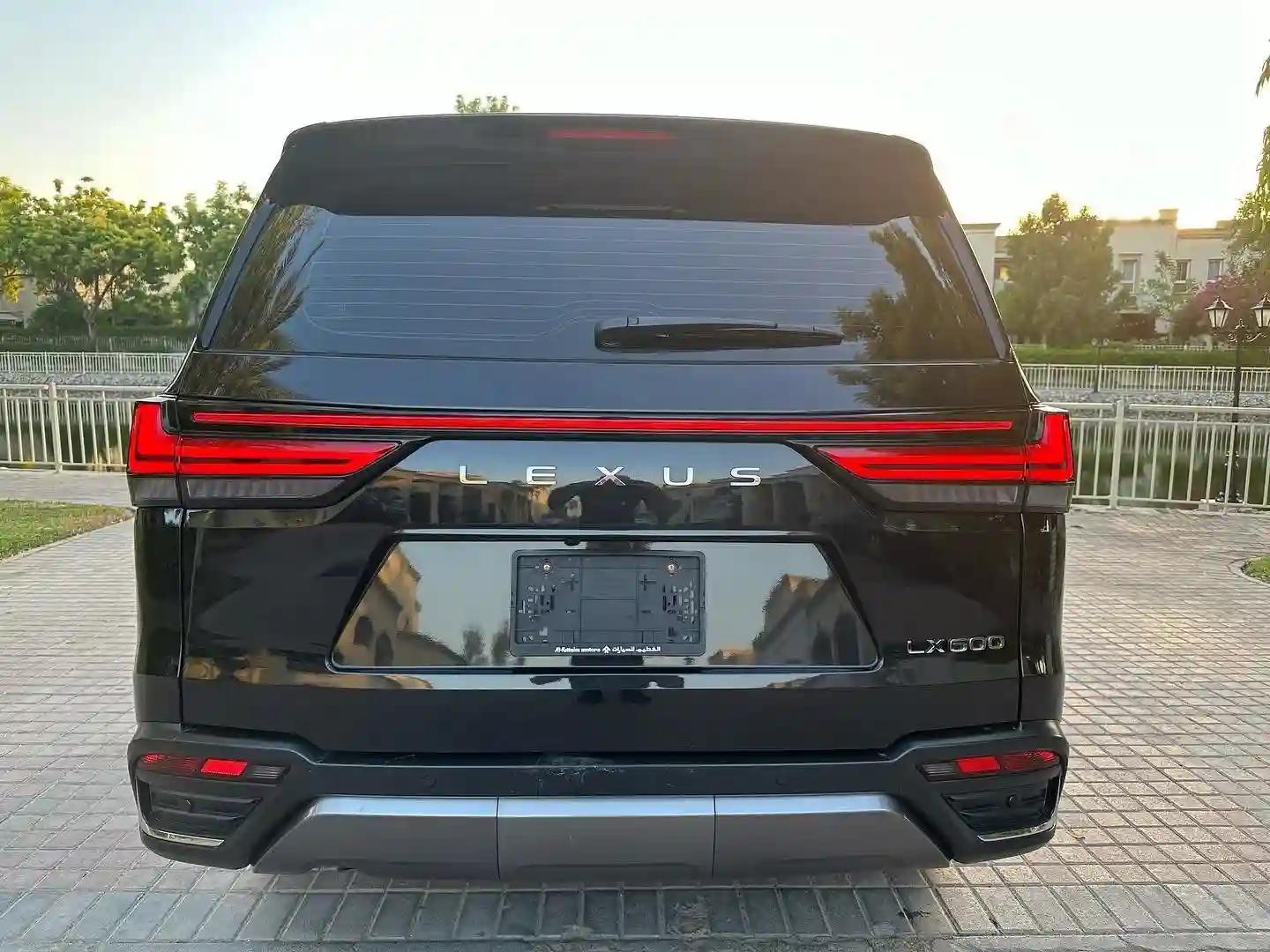 Lexus LX 570 - Vue 4