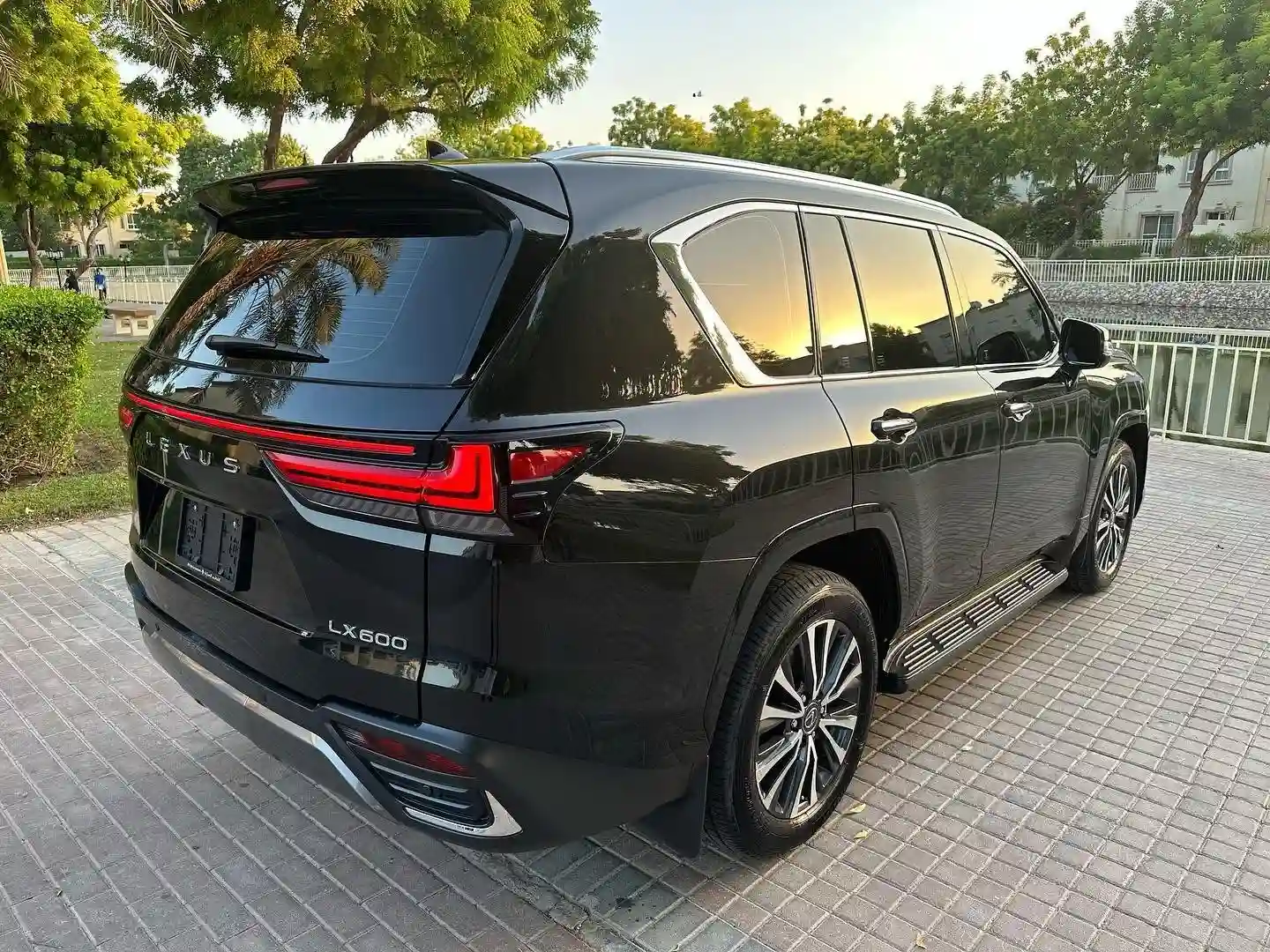 Lexus LX 570 - Vue 6