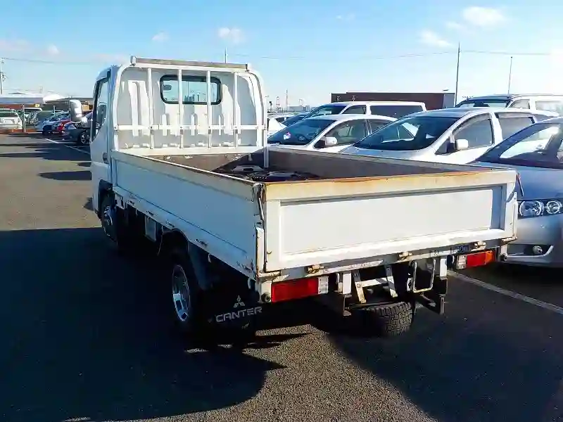 Mitsubishi Van0