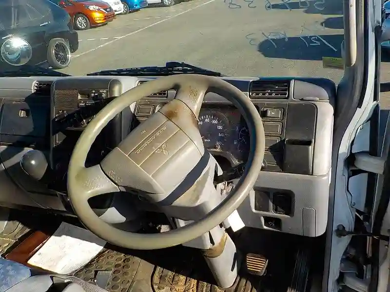 Mitsubishi Van - Vue 13