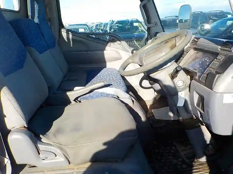 Mitsubishi Van - Vue 8