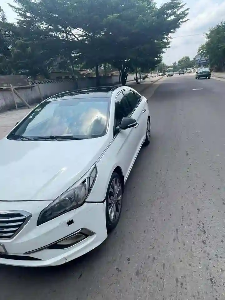 Hyundai Sonata - Vue 1