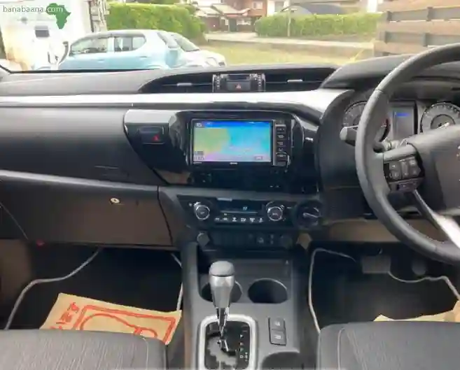 Toyota Hilux RHD (double Cab) 2021 Model - Vue 2