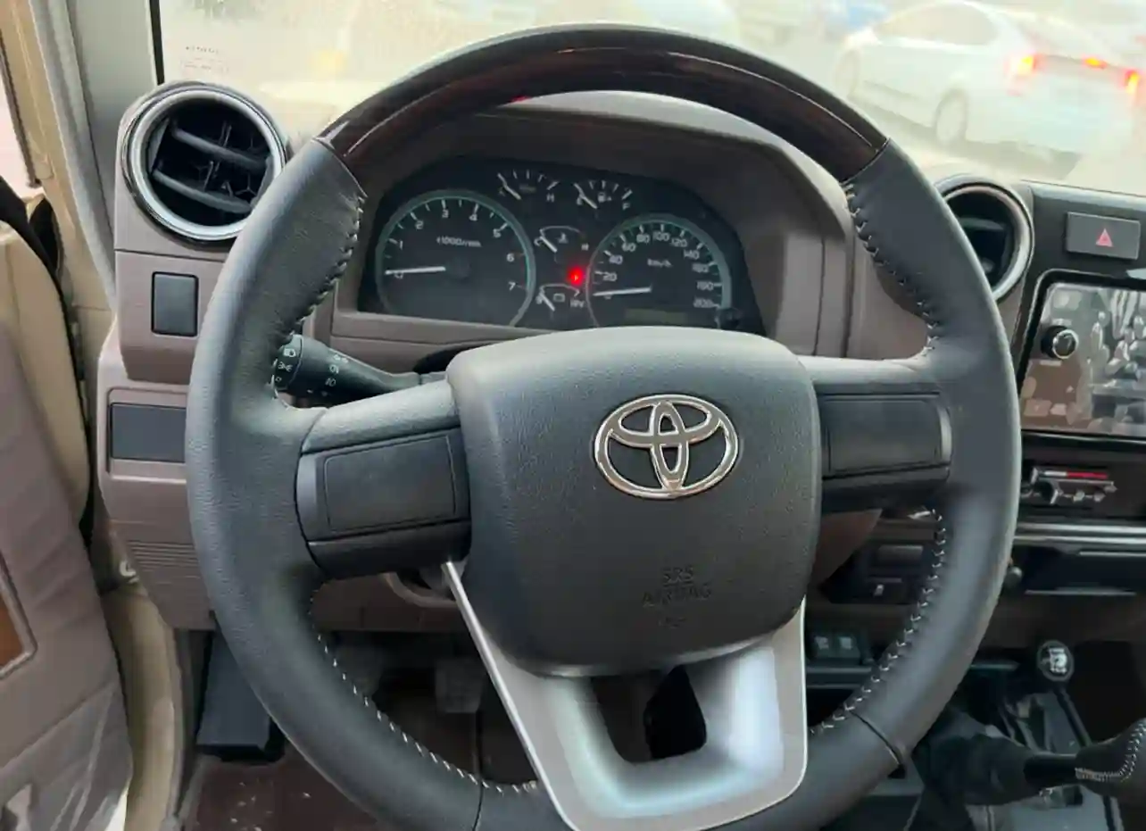 Toyota Land Cruiser - Vue 2