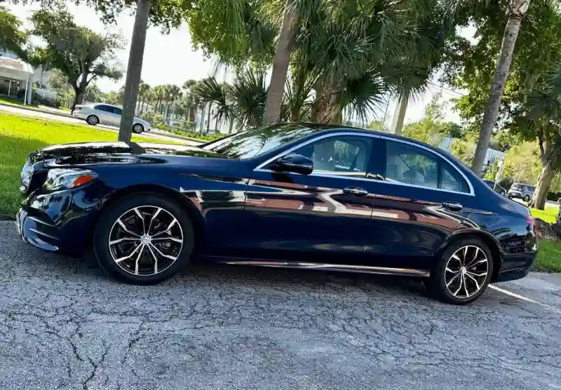 Mercedes-benz E–class - Vue 4
