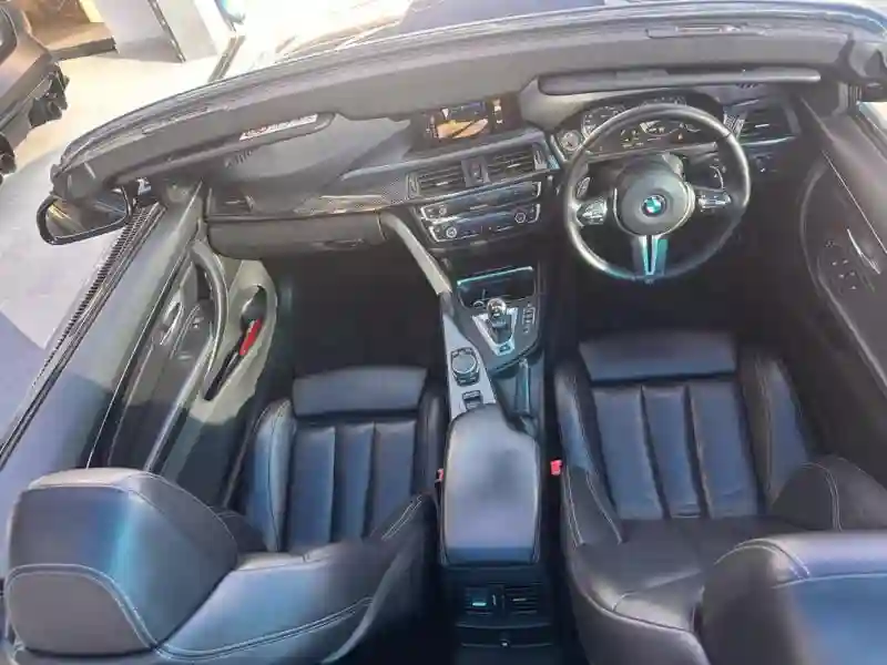 BMW M4 - Vue 1