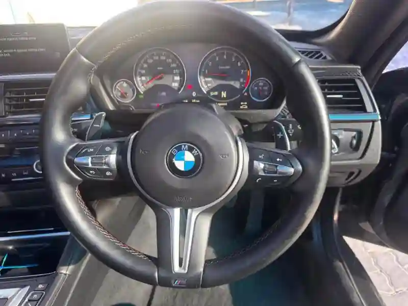 BMW M4 - Vue 2
