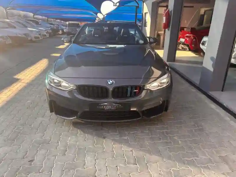 BMW M4 - Vue 3