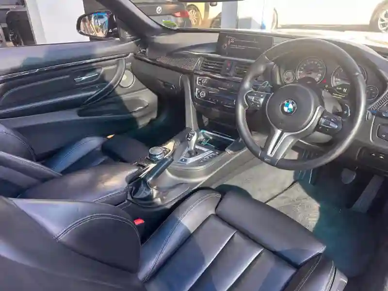 BMW M4 - Vue 4