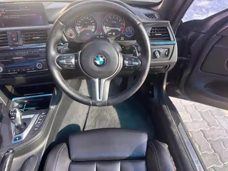 BMW M4 - Vue 5