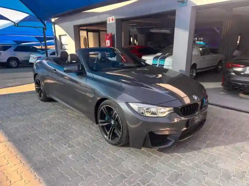 BMW M4 - Vue 7