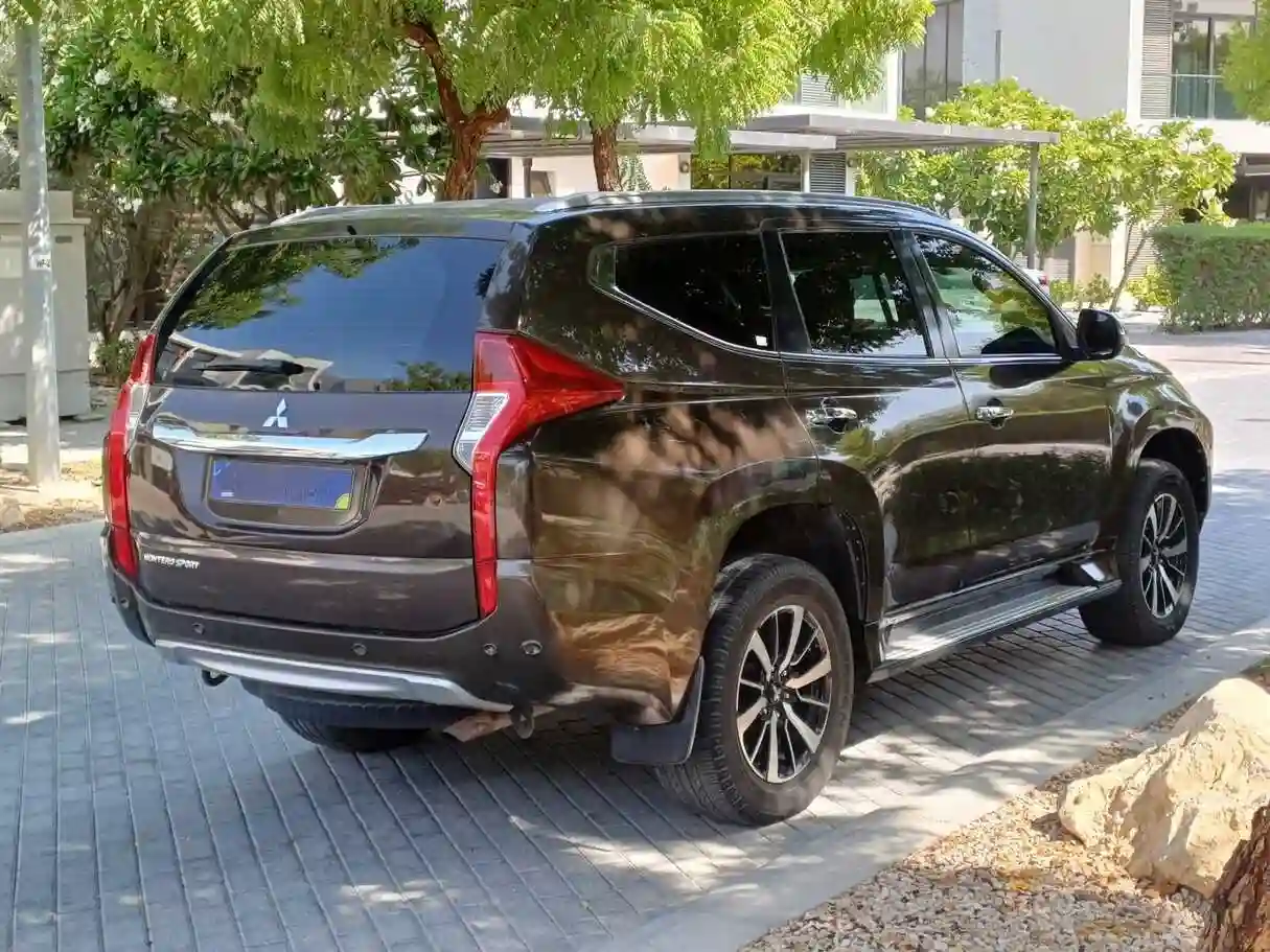 Mitsubishi Montero Sport - Vue 1