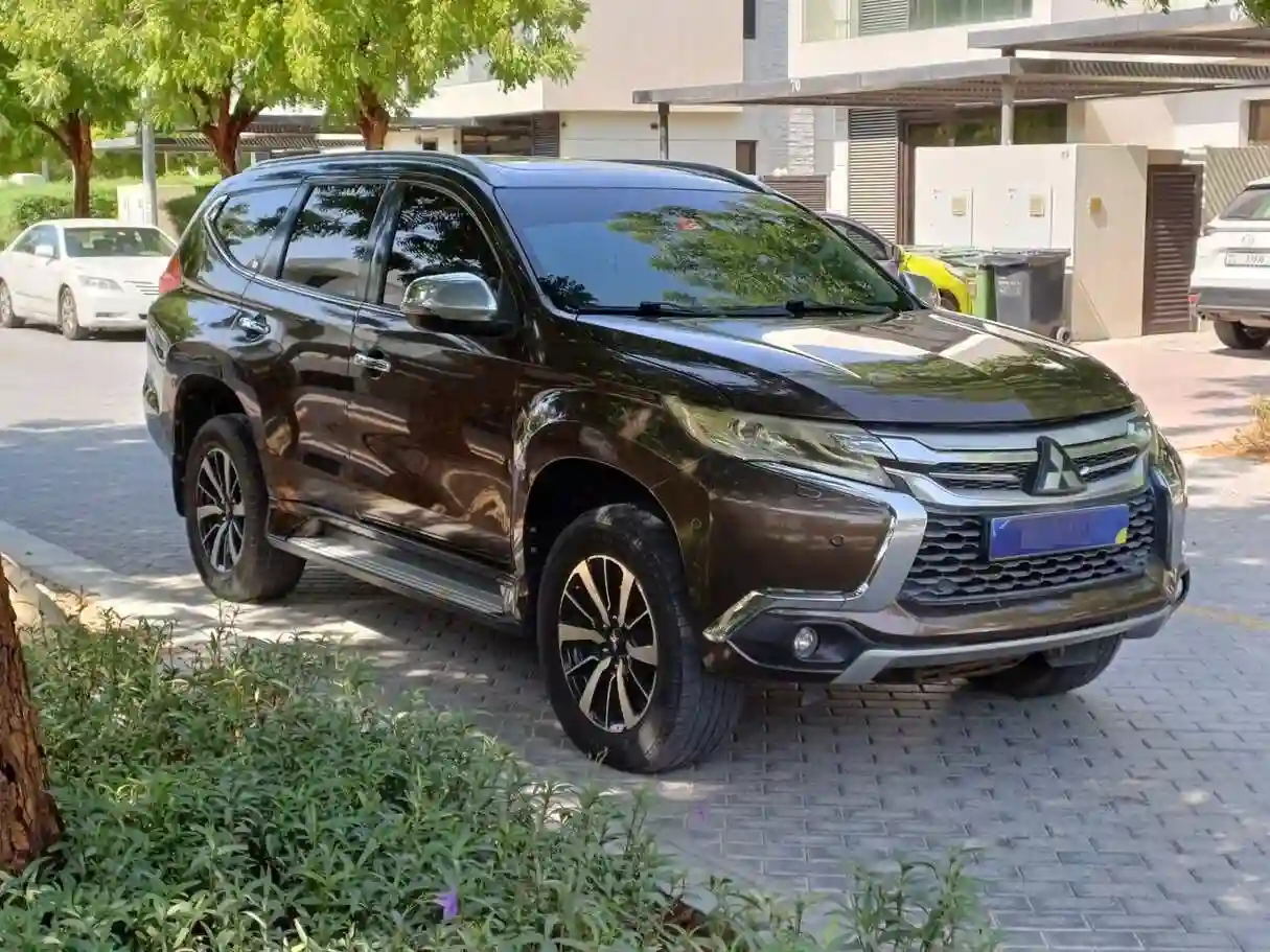 Mitsubishi Montero Sport - Vue 2