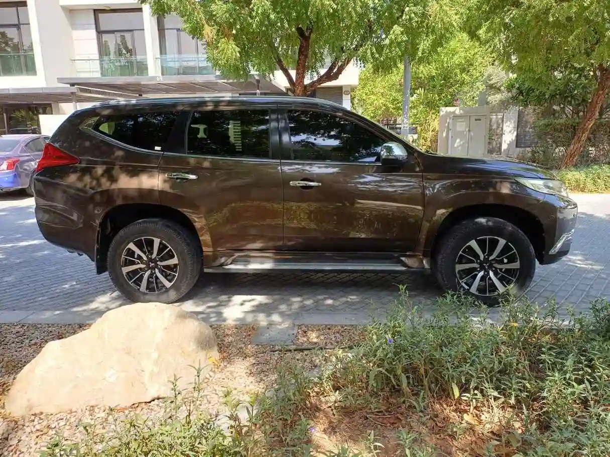 Mitsubishi Montero Sport - Vue 3