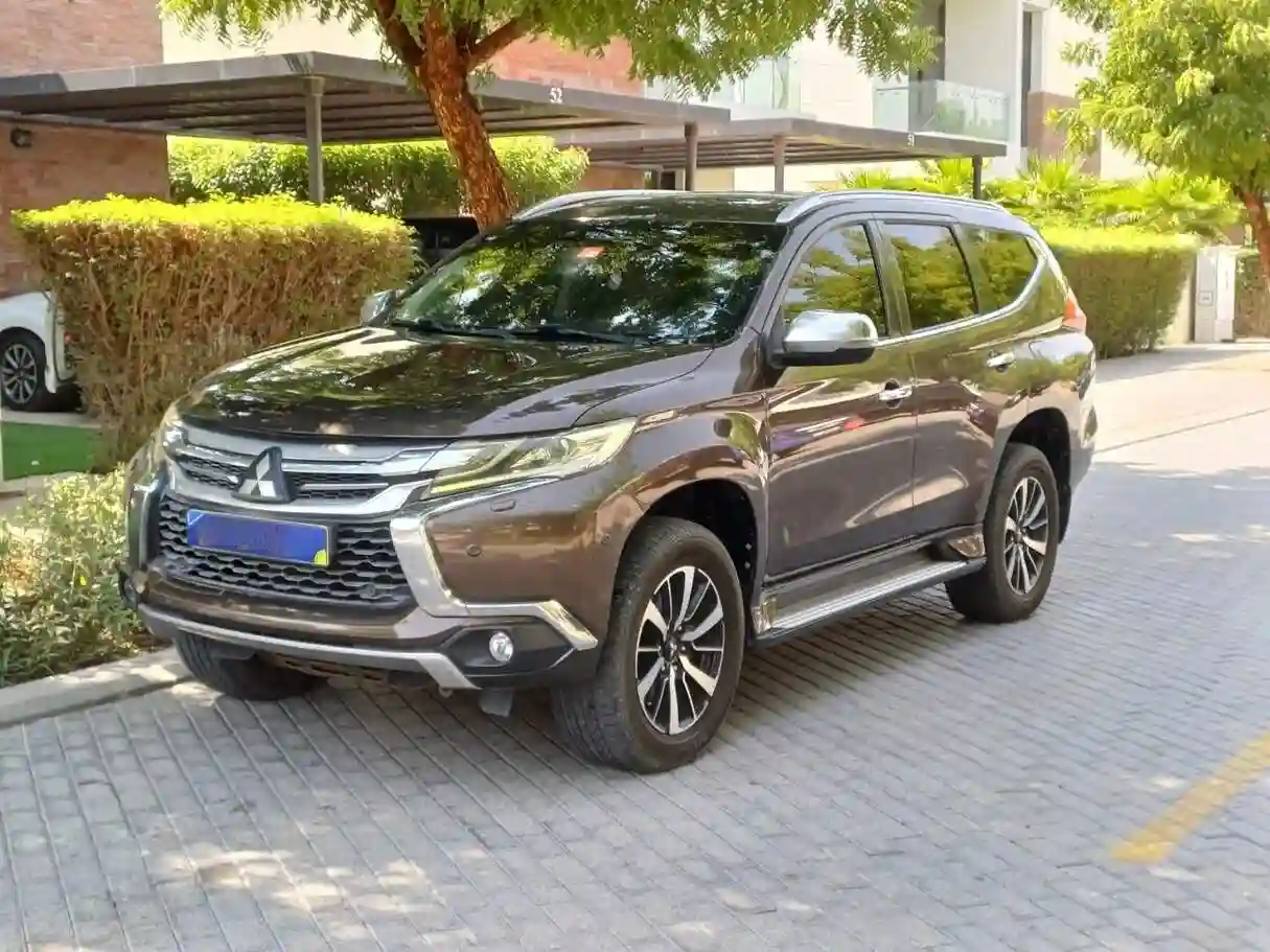 Mitsubishi Montero Sport - Vue 4