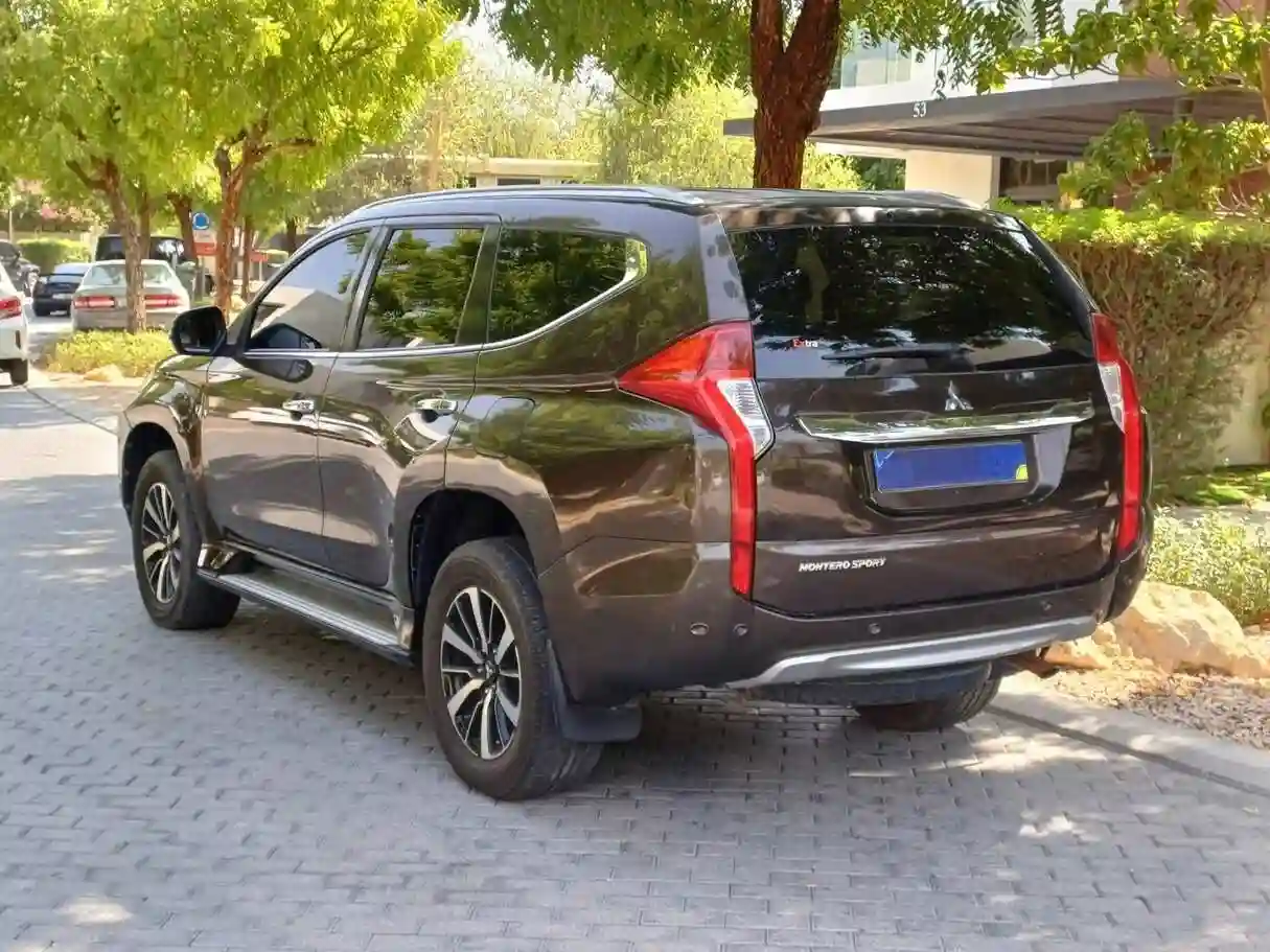 Mitsubishi Montero Sport - Vue 6