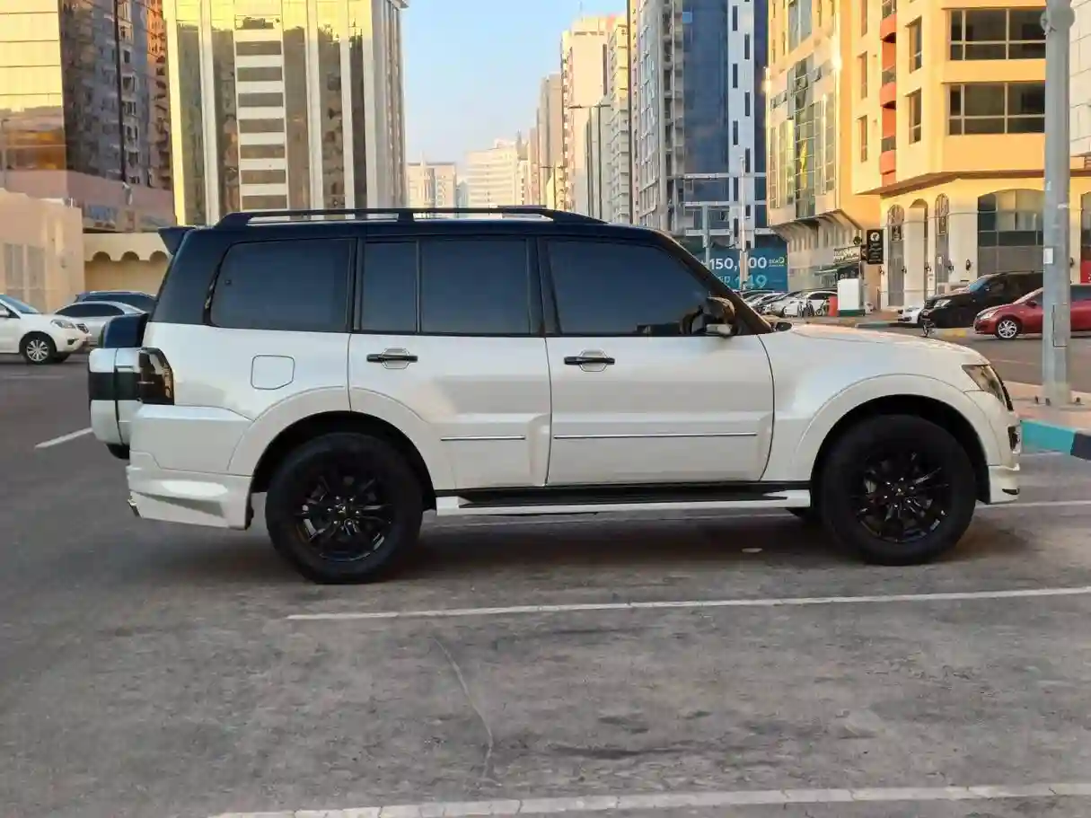 Mitsubishi Pajero - Vue 1