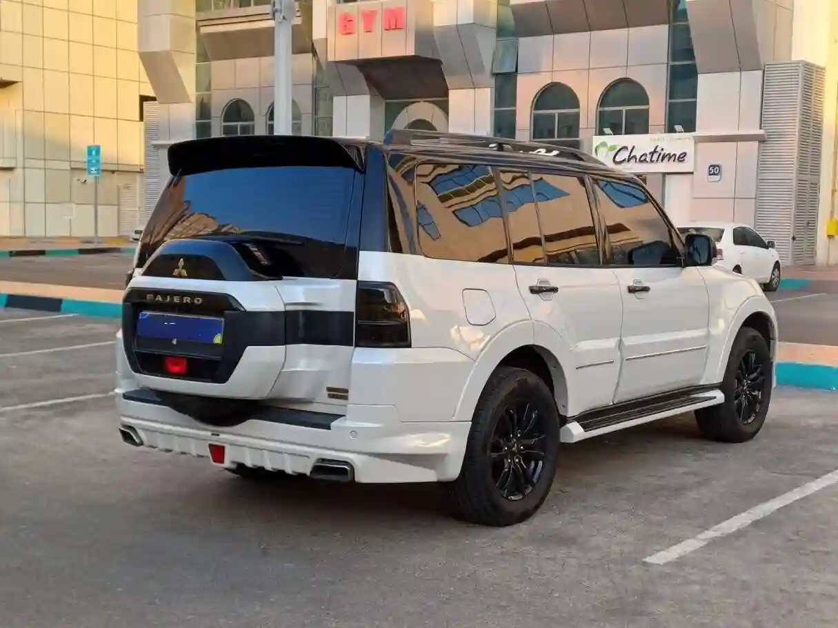 Mitsubishi Pajero - Vue 2