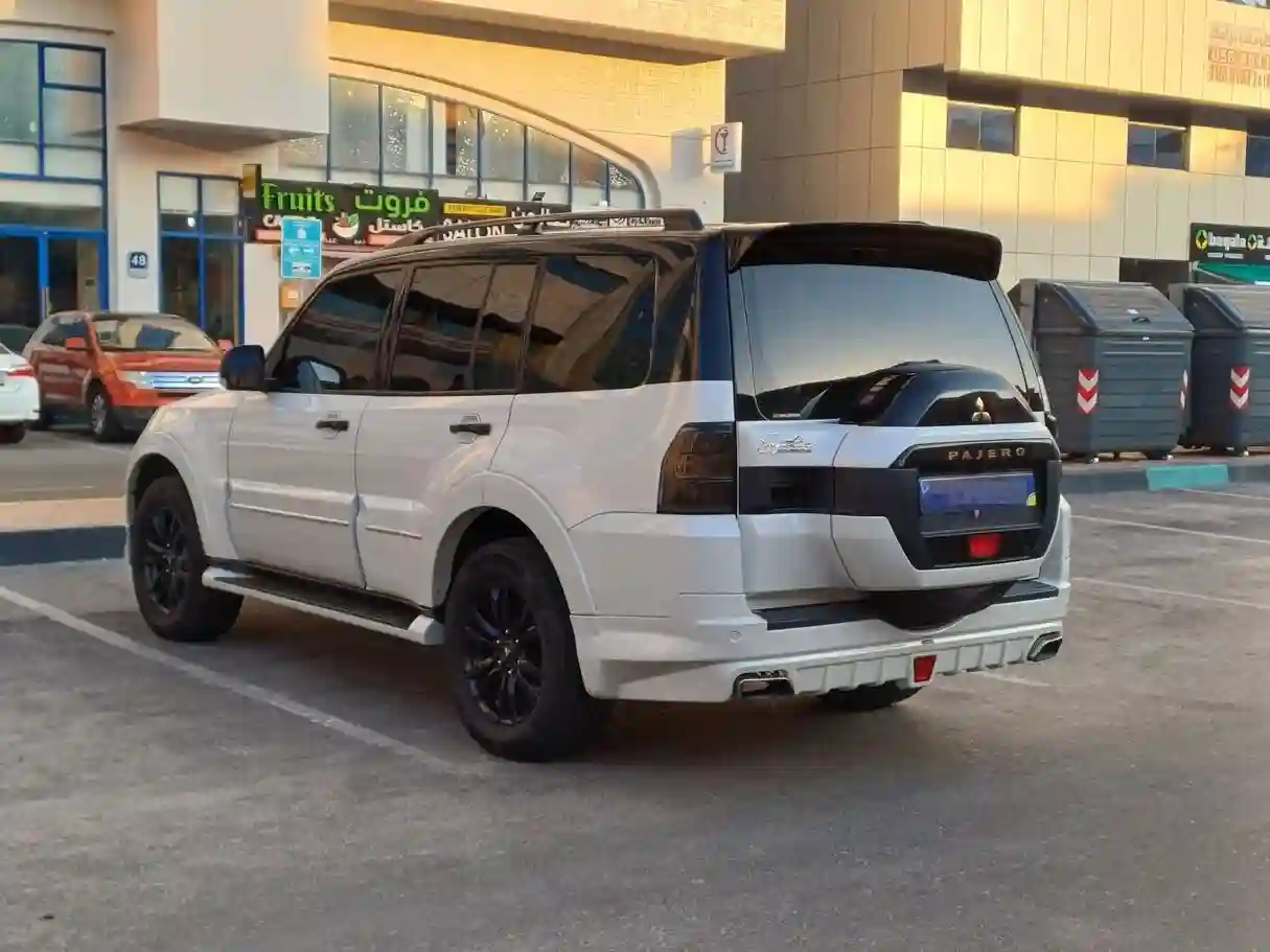 Mitsubishi Pajero - Vue 4