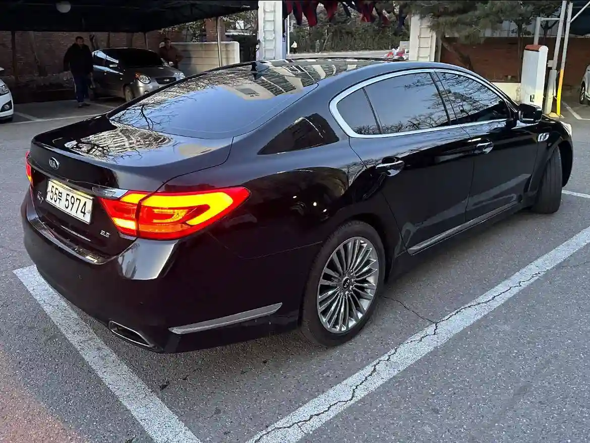 Kia K9 - Vue 4