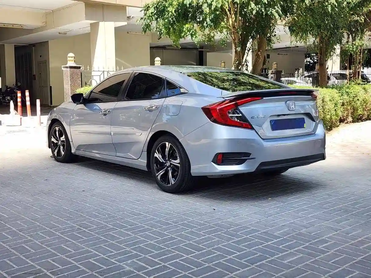 Honda Civic - Vue 5