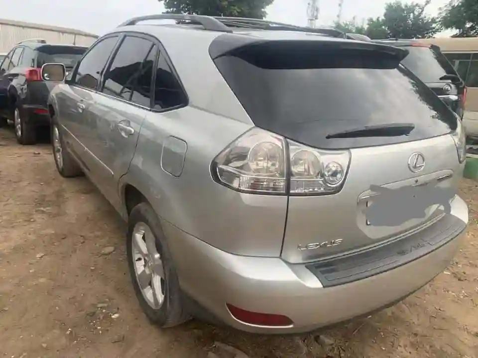 Lexus RX 330 - Vue 3