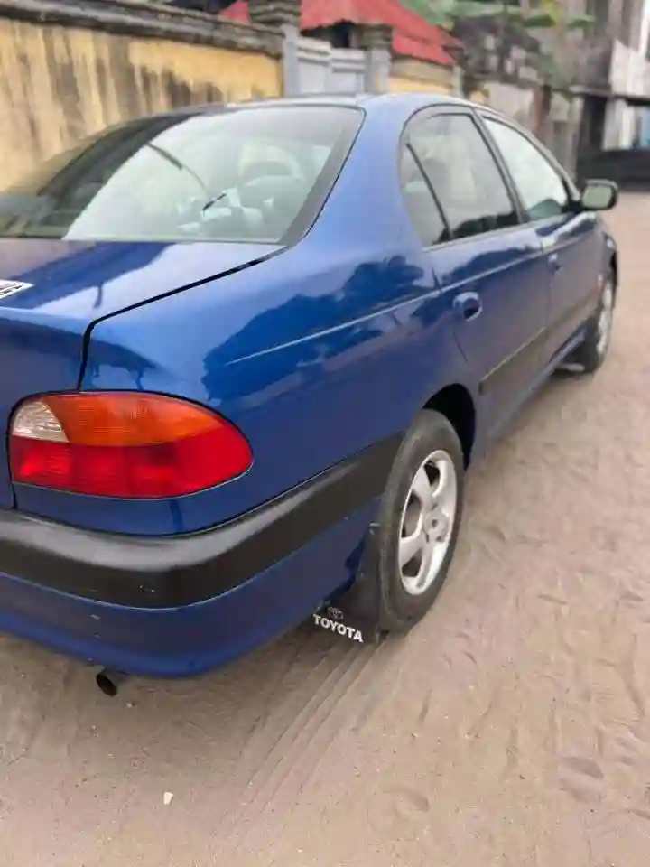 Toyota Avensis - Vue 1
