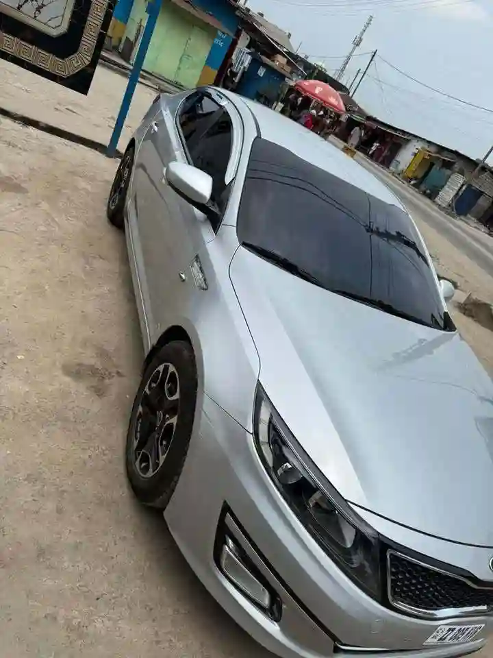 Kia K5 - Vue 1