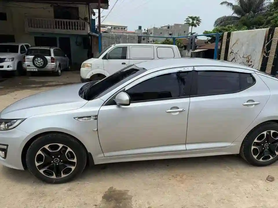 Kia K5 - Vue 5