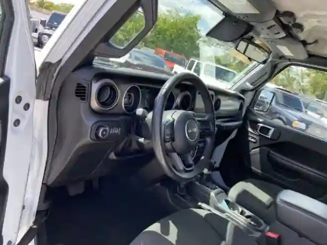 Selling My 2020 Jeep Wrangler Unlimited Sport S 4WD - Vue 2