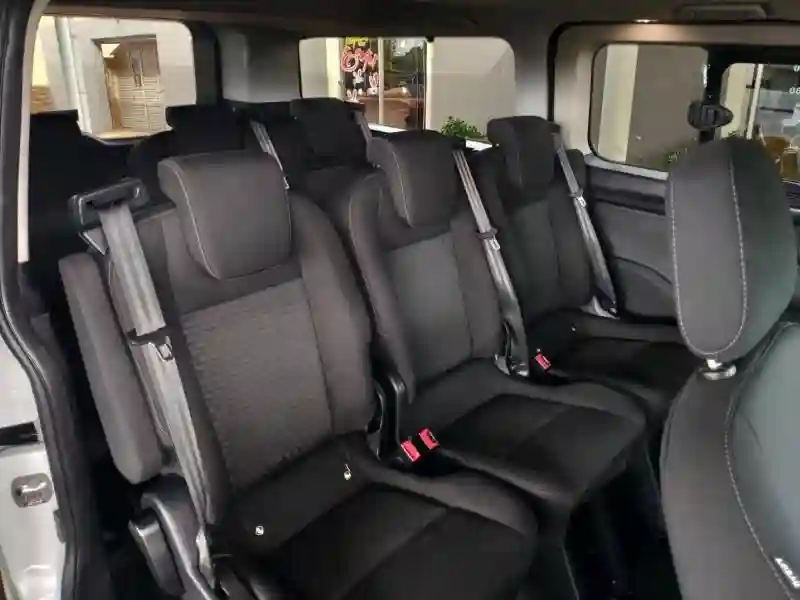 Ford Tourneo Custom - Vue 9