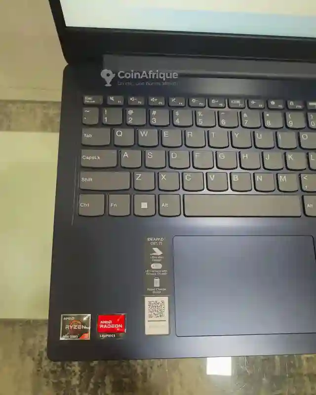 PC Lenovo AMD Ryzen 3 - Vue 1