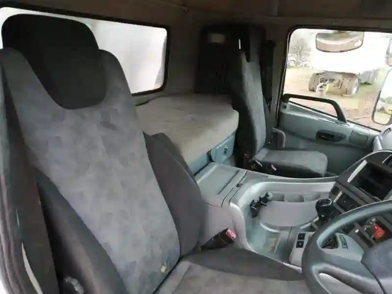 Nissan UD - Vue 6