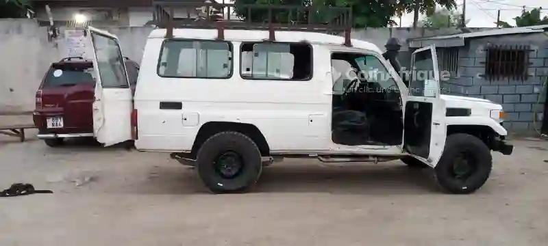 Toyota Land Cruiser 2000