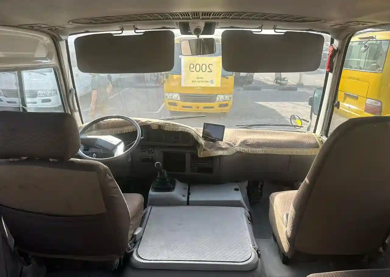 Toyota Coaster - Vue 4