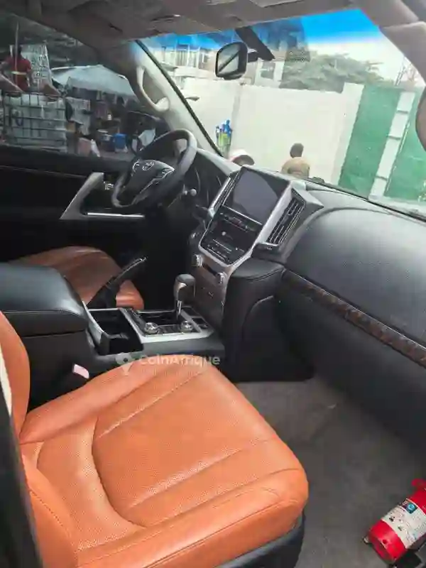 Toyota Land Cruiser VX 2018