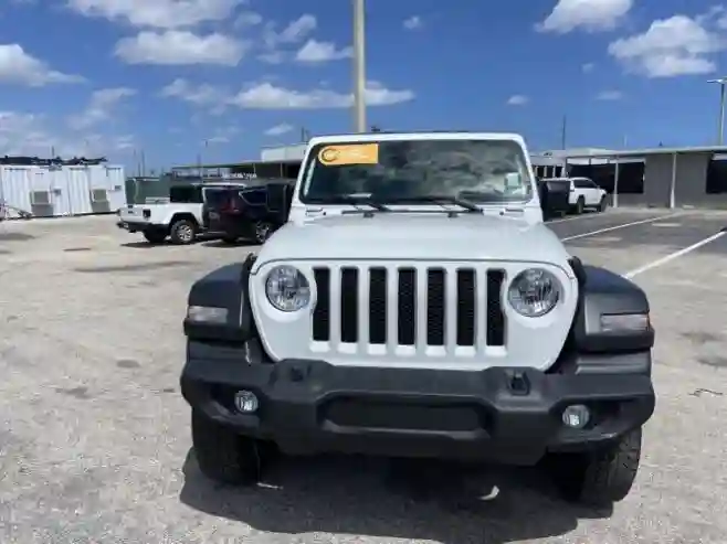 Selling My 2020 Jeep Wrangler Unlimited Sport S 4WD - Vue 1