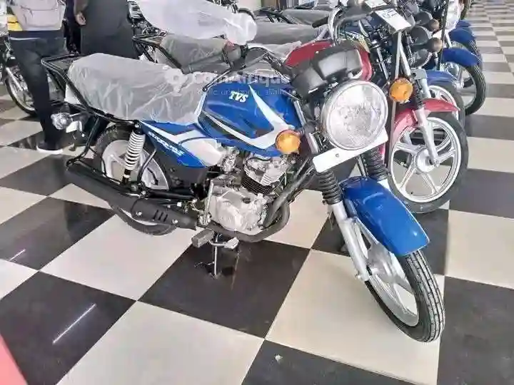 Moto TVS 125 - Vue 2